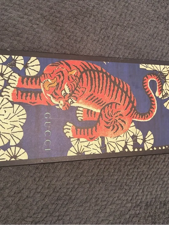 Gucci Pink and Beige GG Tiger Motif Wool Scarf with Yellow Tiger - Picture 7 of 8